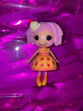 Lalaloopsy mini Cherry Crisp Crust doll